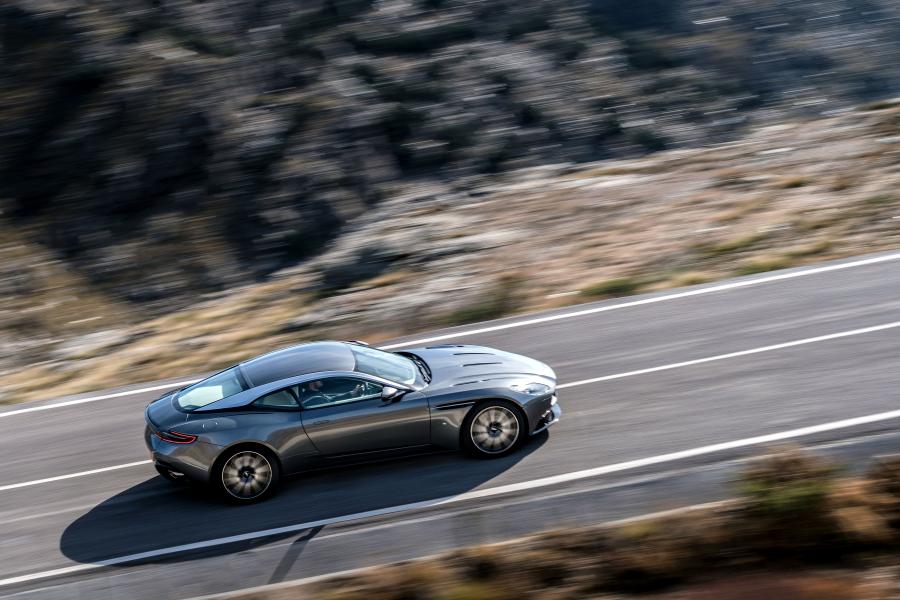  Aston Martin DB11 2016 года  (UK) (фото 10 из 33)